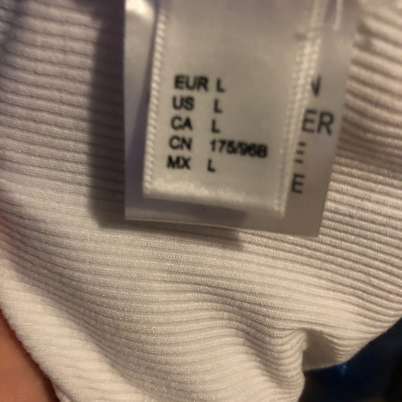 White top - Picture 3 of 3